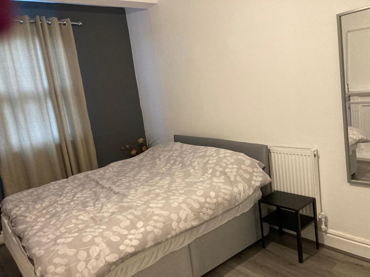 Chosen Rocky Lane Private Rooms Ливърпул Екстериор снимка