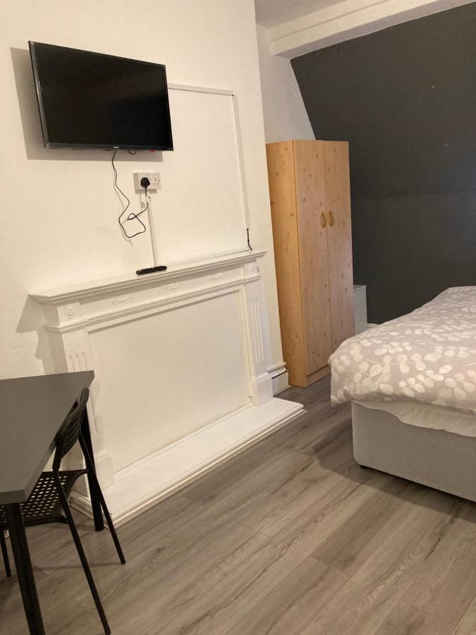 Chosen Rocky Lane Private Rooms Ливърпул Екстериор снимка
