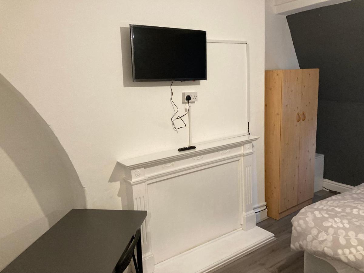 Chosen Rocky Lane Private Rooms Ливърпул Екстериор снимка
