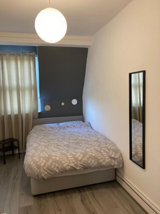 Chosen Rocky Lane Private Rooms Ливърпул Екстериор снимка