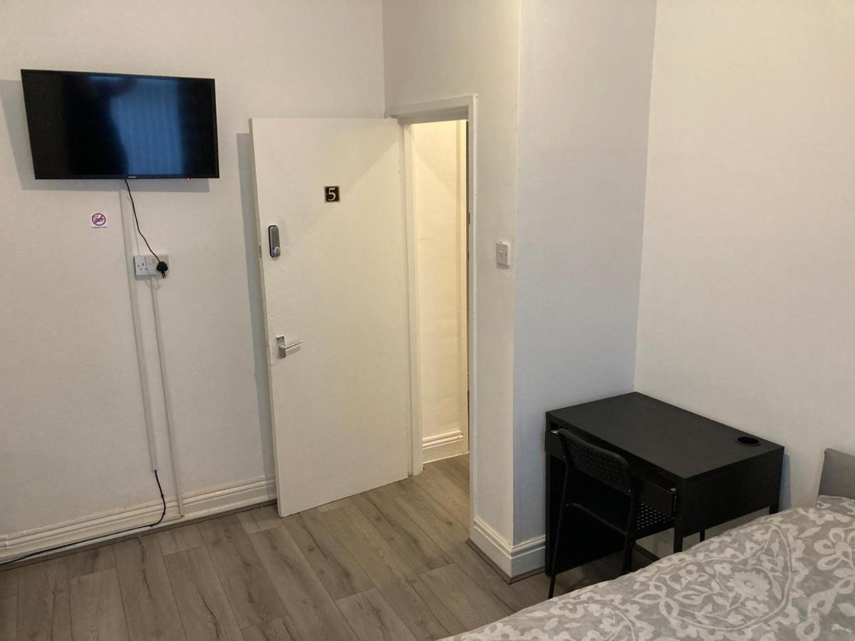 Chosen Rocky Lane Private Rooms Ливърпул Екстериор снимка