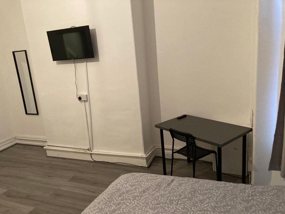 Chosen Rocky Lane Private Rooms Ливърпул Екстериор снимка