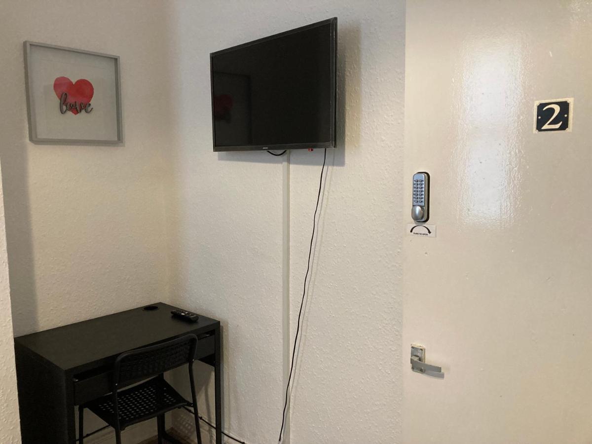 Chosen Rocky Lane Private Rooms Ливърпул Екстериор снимка