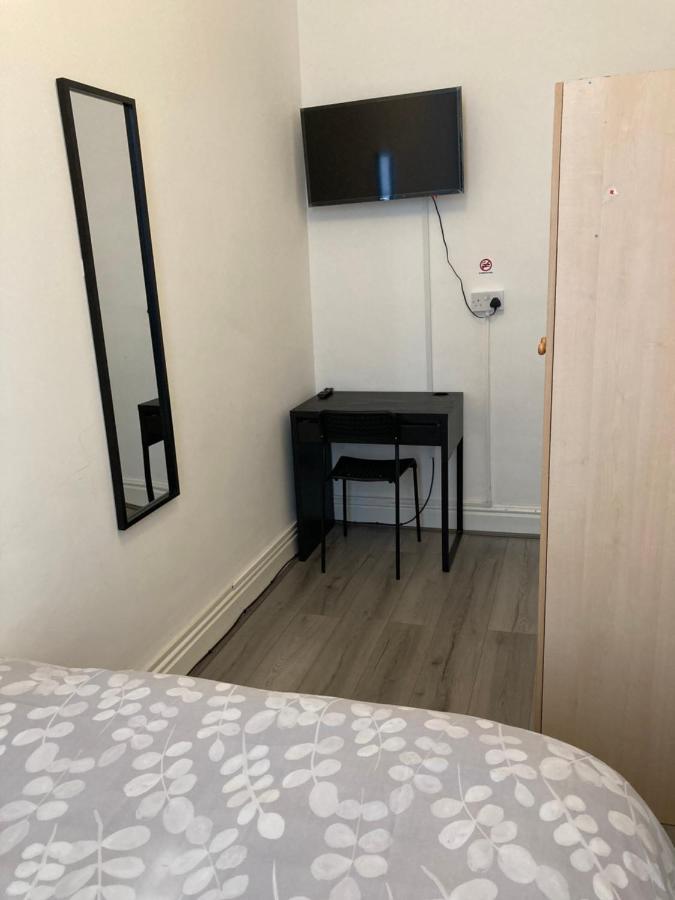 Chosen Rocky Lane Private Rooms Ливърпул Екстериор снимка