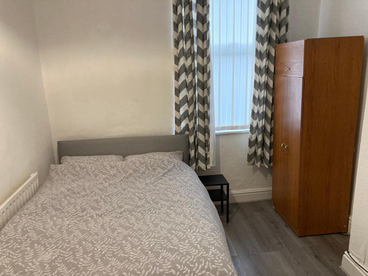 Chosen Rocky Lane Private Rooms Ливърпул Екстериор снимка
