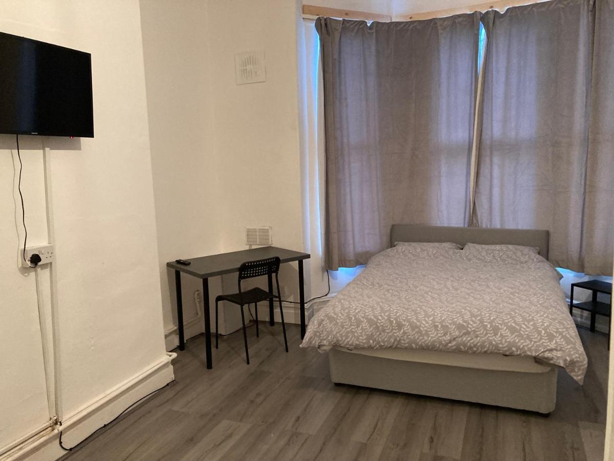 Chosen Rocky Lane Private Rooms Ливърпул Екстериор снимка