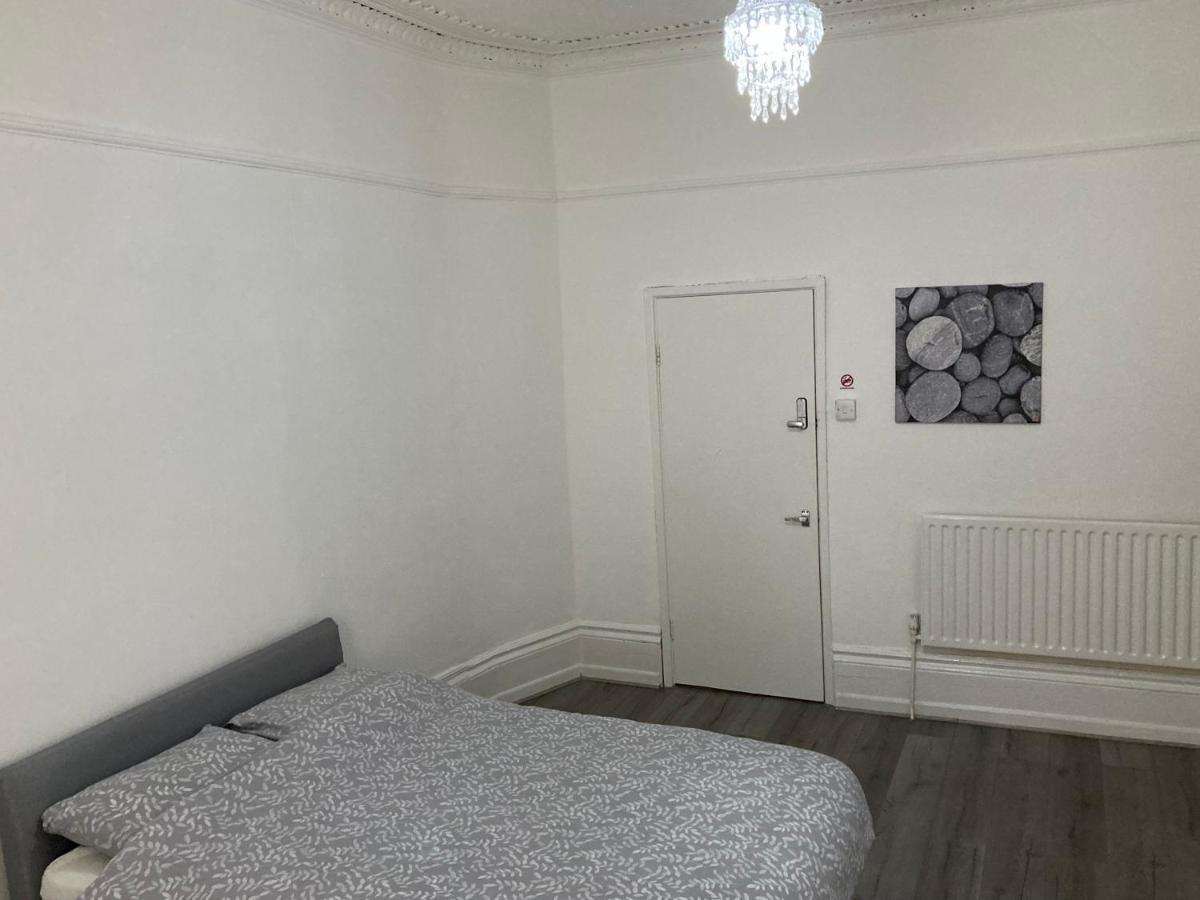 Chosen Rocky Lane Private Rooms Ливърпул Екстериор снимка